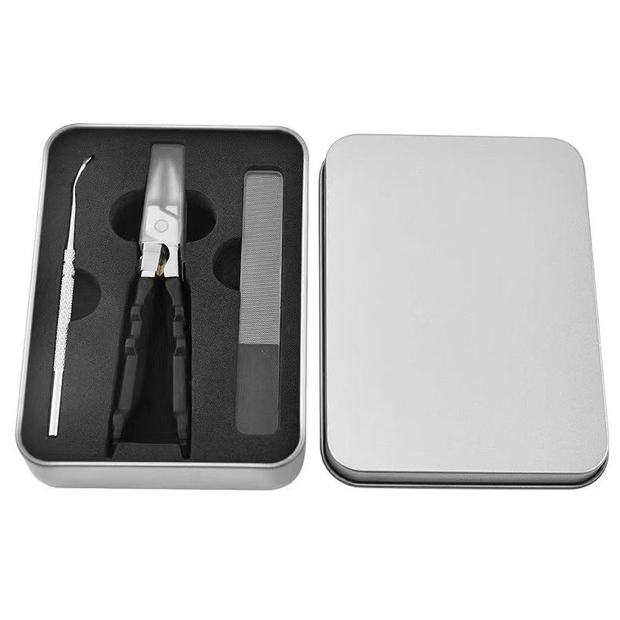 Black Anti-Slip Grip Gear Lock Nail Clipper with Ultra-Sharp Tips for Precise Access to Nail Grooves