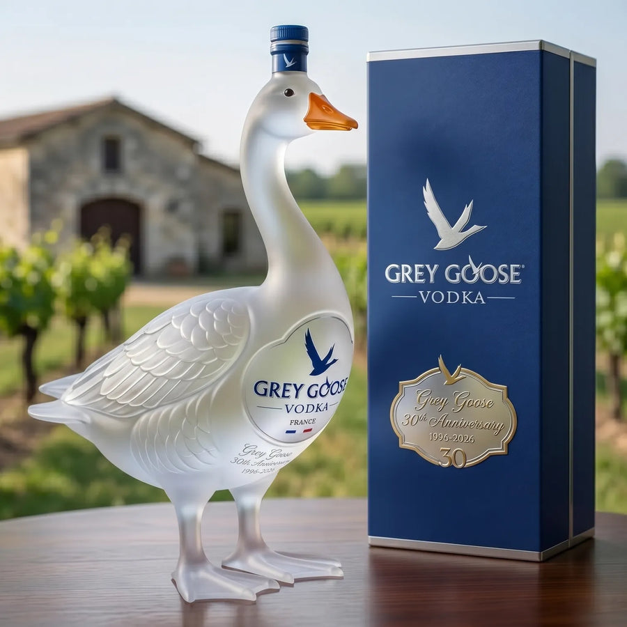 3D Sculpted Goose Glass Decanter – Luxury Collectible Display Bottle